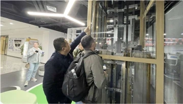 Mini lift je stigao u kancelariju